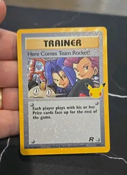 Pokemon 25th Anniversary Here Comes Team Rocket! # 15/82 Holo Pack Fresh 💎 - Image 1