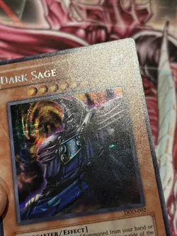 Dark Sage DOD-002 Prismatic Secret Rare - Image 4
