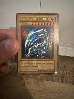 Konami Blue-Eyes White Dragon SDK-001 Starter Deck Kaiba Ultra Rare Unlimited - Image 1