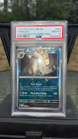 2025 POKEMON PRE EN-PRISMATIC EVOLUTIONS MASTER BALL REVERSE HOLO UMBREON PSA 10 - Image 1