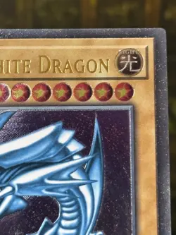 Yugioh Blue-Eyes White Dragon OP28-EN001 Ultimate Rare Blue Glossy OTS -NM - Image 3