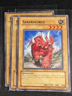 Yugioh - 3x Sabersaurus POTD-EN002 1st Edition Common NM - Image 1