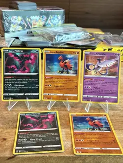 Pokemon Galarian 2x Moltres 2x Zapdos & Articuno Evolving Skies 5 Card Set NM - Image 1