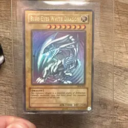 Blue-Eyes White Dragon SDK-001 Starter Deck Kaiba Ultra Rare Unlimited Konami - Image 1
