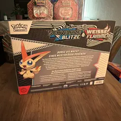 POKEMON TCG Illustration Collection Victini Blitze Flammen - DE - OVP - Image 2