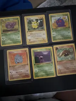 Pokemon 6 Card Lot 1999 First Edition Cards Pikachu, Weezing, Grimer, Venonat, - Image 2
