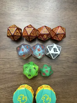 Wizards of the Coast Magic: The Gathering Spindown Multicolor D20 D4 Dice Lot 11 - Image 3