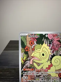 Pokemon Kecleon 213/191 Illustration Rare Full Art Holo Sv08: Surging Sparks EN - Image 2