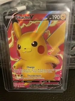 Pikachu v Full Art Holo Card 170/185 Ultra Rare Swsh04: Vivid Voltage NM - Image 1