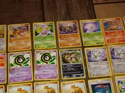 Pokemon Lot of 87 DIAMOND AND PEARL BASE SET Cards - LP/MP/HP! VINTAGE! - Image 4