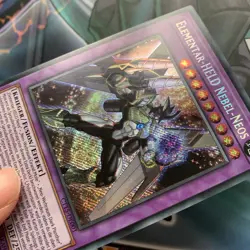 Yu-Gi-Oh Elementar-HELD Nebel-Neos CT15-DE001 Secret Rare Limit. Auflage De NM - Image 3