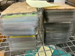 Lot of (200) Approx. 1975 Topps Baseball CArds Mostly NM - Image 1