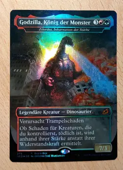 MTG Magic: FOIL Zilortha, Inkarnation der Starke, Godzilla Full Art, Dinosaurier - Image 3