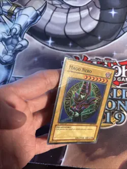 YUGIOH! - Dark Magician SYE-001 Super Rare 1st Edition Italian HP (WNU) - Image 3
