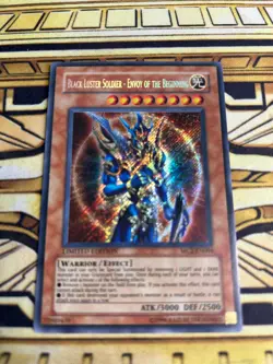 Yugioh SCHWARZ GLANZENDER SOLDAT - GESANDTER DES ANFANGS Secret Rare MC2-EN004 - Image 1