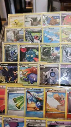 Pokemon Lot of 38 Vintage Cards Non Holo NM-LP Undaunted D&P B&W Breakthrough - Image 2