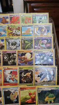 Pokemon Lot of 38 Vintage Cards Non Holo NM-LP Undaunted D&P B&W Breakthrough - Image 3
