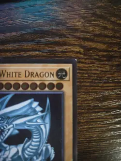 Blue-Eyes White Dragon Ultimate Rare OP28-EN001 NM Yugioh - Image 4