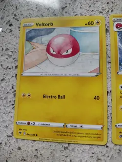 4 Pokemon cards Voltorb, Electrode 1999, 2020 Holo & Regular, Lightning Energy - Image 3