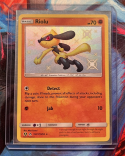 Pokemon Riolu SV21/SV94 Holo Shiny Vault Hidden Fates English 2019 NM - Image 1