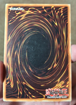 YUGIOH TCG BLUE-EYES WHITE DRAGON 1ST EDITION CARD YSKR-EN001 - Image 2
