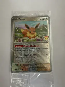 POKEMON - EEVEE 074/131 POKEMON DAY 2025 PROMO - S&V PRISMATIC EVOLUTIONS - NEW - Image 1