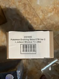 Pokemon TCG Costco Bundle Evolving Skies ETB & Jolteon V Tin Sealed 2-Pack - Image 2