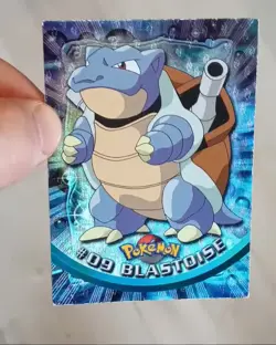 Blastoise Rainbow & Flame Textured Holo Foil Topps Series 1 Pokemon Card - Image 2