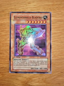 Yu-Gi-Oh! Elementarheld Bladedge EEN-DE007 Super Rare 1. Auflage Holo - Image 1