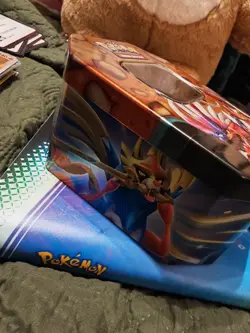 Pokemon card tins slashing legends - Image 4