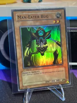Yu-Gi-Oh! TCG Man-Eater Bug LOB-108 1st Edition Super Rare ASIAN-ENGLISH edition - Image 1