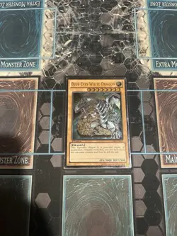 Yugioh TCG Blue Eyes White Dragon YSKR-EN001 1st Ed Ultimate Rare Heavily Played - Image 1