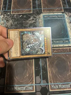 Yugioh TCG Blue Eyes White Dragon YSKR-EN001 1st Ed Ultimate Rare Heavily Played - Image 3