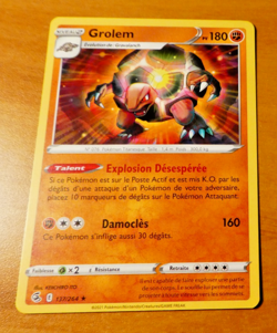 POKEMON FRANCAIS CARD CARTE GROLEM 137/264 FR MINT 2021 - Image 1