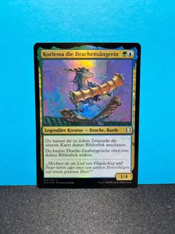 FOIL Korlessa die Drachensangerin / Korlessa, Scale Singer - MTG Magic - Image 1