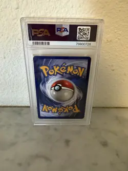 1999 POKEMON FOSSIL ZAPDOS-HOLO 1ST EDITION PSA 8 - Image 2