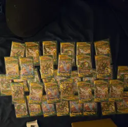 Pokemon Sword & Shield - Evolving Skies Booster Pack Lot of 36 - Image 1