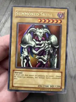 Summoned Skull MRD-003 Unlimited Holo Yu-Gi-Oh - Image 1