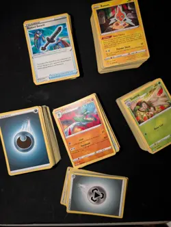 Pokemon 2020 Bulk Card Lot Uncommon/Energy/Trainers 530+ CARDS - Image 1