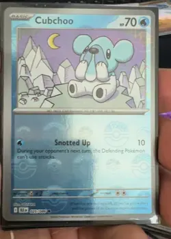 Cubchoo (Poke Ball Pattern) 025/086 Poke Ball NM Pokemon Card SV Black Bolt - Image 1
