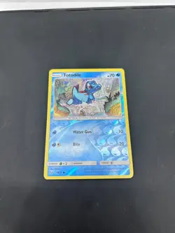 Totodile Reverse Holo Pokemon Trading Card Shining Legends 18/73 - Image 1