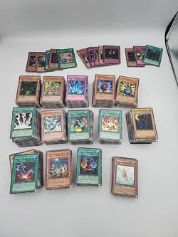 Yu-Gi-Oh Vintage Bulk Card Lot Primarily Vintage Common,rares And Holos - Image 1