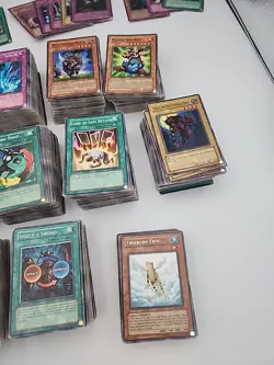 Yu-Gi-Oh Vintage Bulk Card Lot Primarily Vintage Common,rares And Holos - Image 4