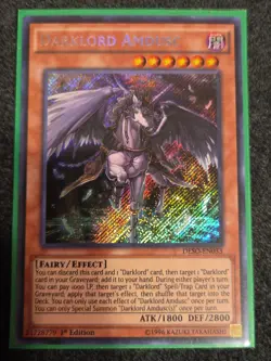 Darklord Amdusc - DESO-EN033 - VLP - Secret Rare - 1st Edition - Image 1
