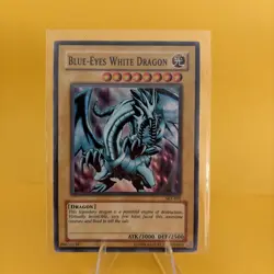 Yugioh Blue-Eyes White Dragon SKE-001 Super Rare UNL ED - Image 1