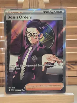 Boss's Orders Corbeau 256/217 FA Trainer - ASC EN Ascended Heroes Pokemon - NM/M - Image 1