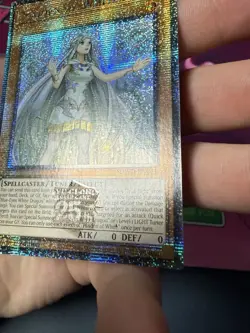 Maiden of White (Quarter Century Secret Rare) SDWD-EN041 Structure Deck QCR - Image 3