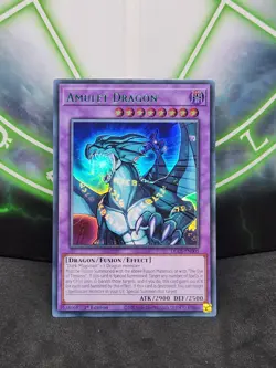 Yugioh Amulet Dragon DLCS-EN005 Green Ultra Rare 1st Edition NM - Image 1