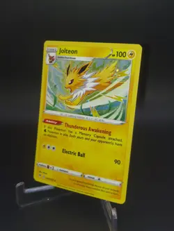 Pokemon Jolteon Cosmos Holo Sword & Shield Vivid Voltage 047/185 Mint W/Swirl 💎 - Image 1