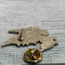 1x POKEMON NINTENDO OFFICIALLY LICENSED 1" Gyarados COLLECTOR'S PIN/BADGE - Image 3